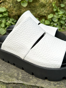 Chunky Sliders in White Leather