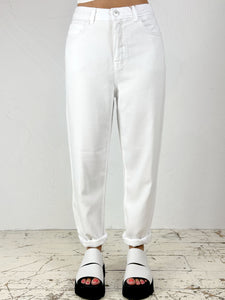 'Basya' White Mom Jeans