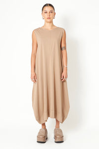 sort aarhus dress BARLIA LEEZZA Washable Easy fit Scoop neckline Cap sleeves Inseam pockets Medium weight cotton blend jersey Pair with the LOFINA 9680 Sneakers Sort Aarhus LEEZZA
