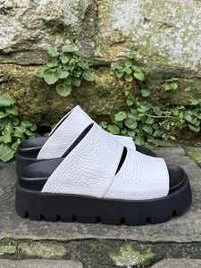 Chunky Sliders in White Leather