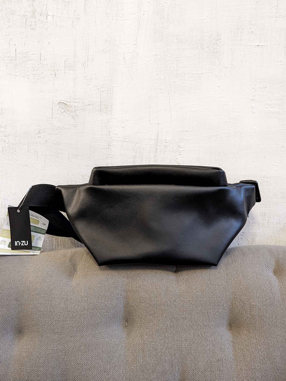 IN.ZU Wallaby Cross Body Belt Bag - APPLESKIN BLACK