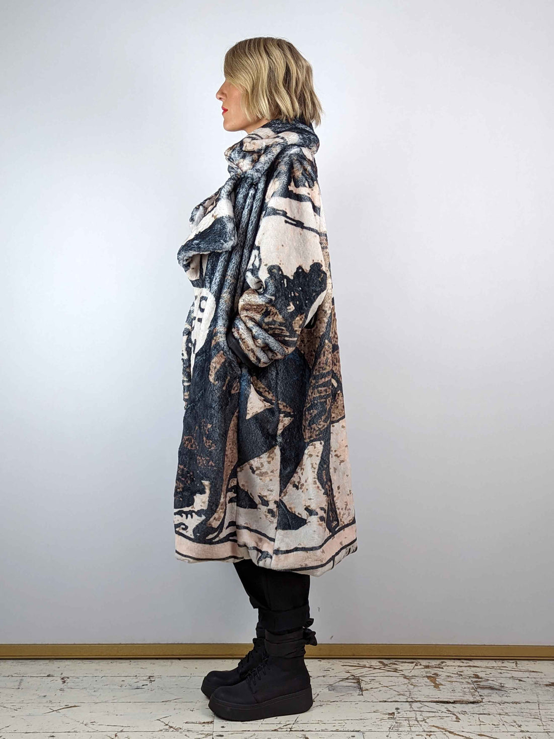 Rundholz 3241201 Faux Fur Fur Coat - COMIC PRINT