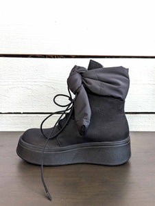 PAPUCEI GRUS Chunky Black Boots with Padded Tie Blue Woman