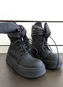 PAPUCEI GRUS Chunky Black Boots with Padded Tie Blue Woman