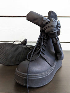 PAPUCEI GRUS Chunky Black Boots with Padded Tie Blue Woman