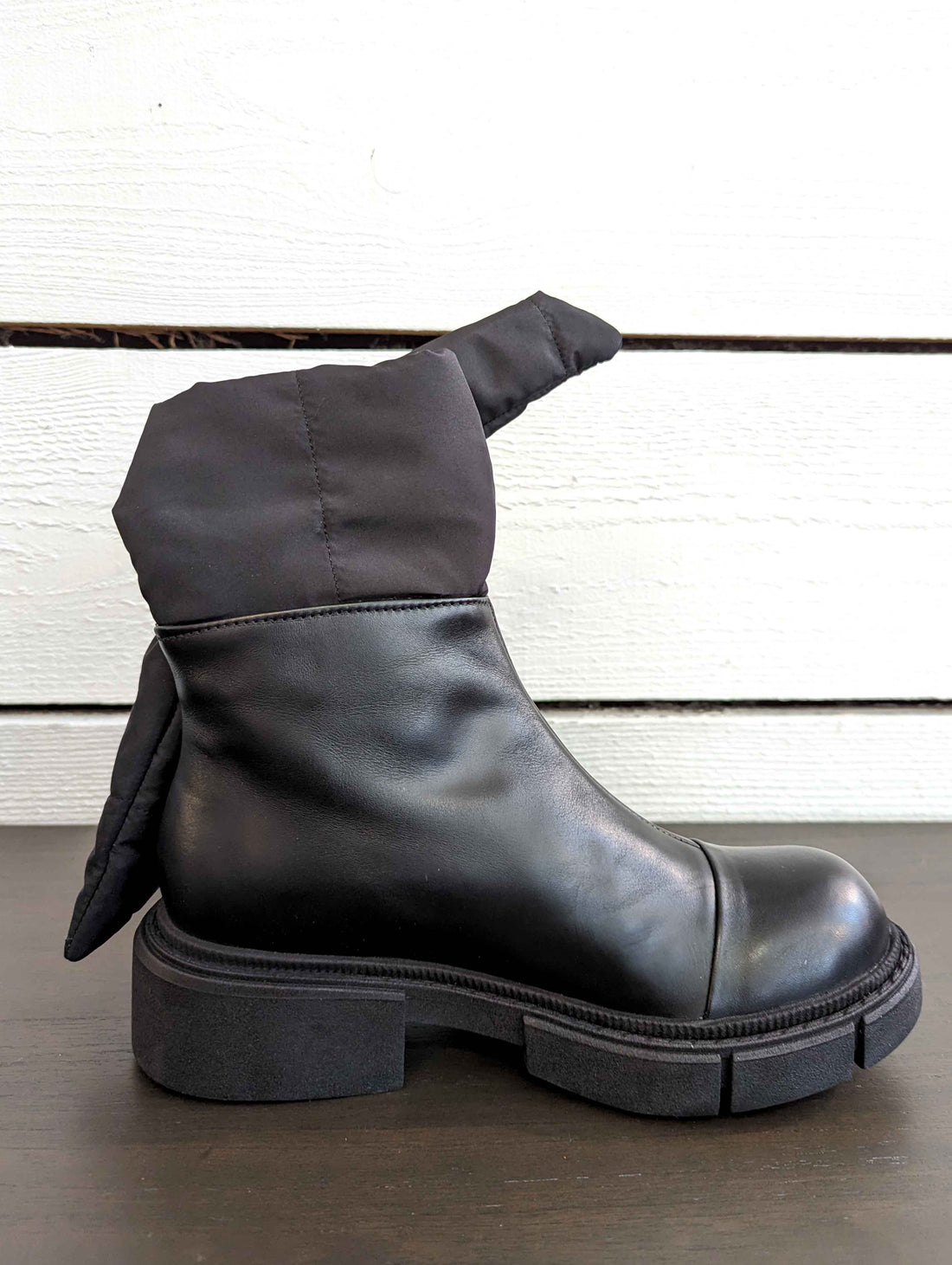 PAPUCEI PRANCER Black Boots with Padded Tie