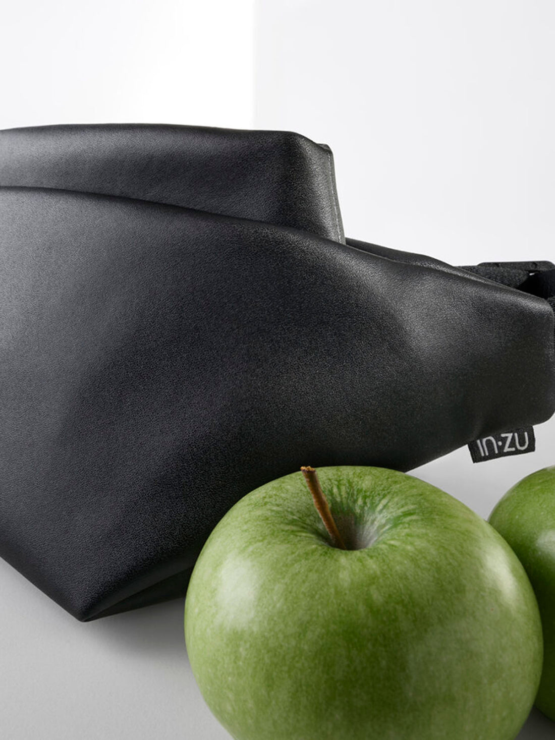 IN.ZU Wallaby Cross Body Belt Bag - APPLESKIN BLACK